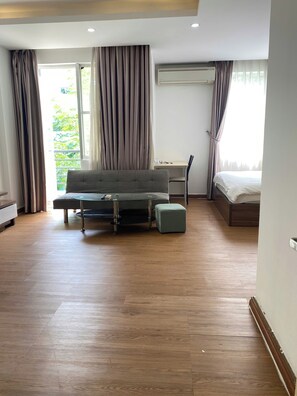 Basic Room, Balcony | Living area - Dal-Moon (Ho Chi Minh City)