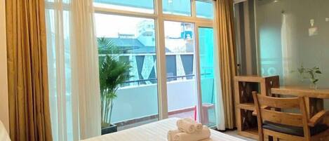 Appartement Ville | Salle de bain | Articles de toilette (gratuits), séchoir à cheveux, serviettes fournies