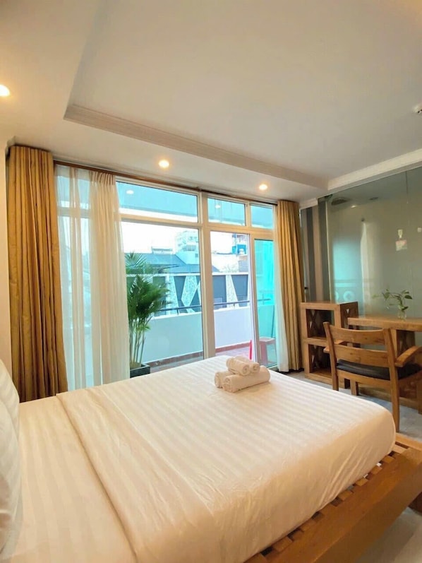 City Apartment | Bathroom | Free toiletries, hair dryer, towels, soap