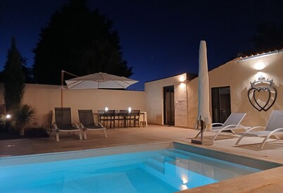 Spacious, air-conditioned house with a heated pool and pool house, located near the beaches.