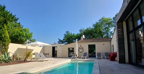 Large house, heated pool, pool house, close to beaches.