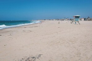 Una spiaggia nelle vicinanze