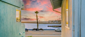 25% Off March! Perfect For Families, Walk To Beach