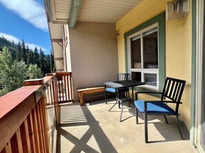 Property grounds - Main Village, Ski-in Ski-out, Hot Tub, Condo (Sun Peaks)