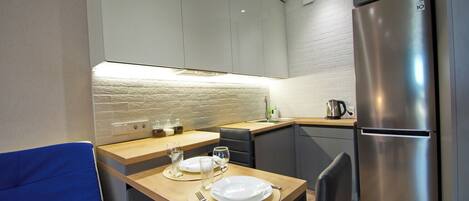 Deluxe Apartment, Balcony, City View | Private kitchen