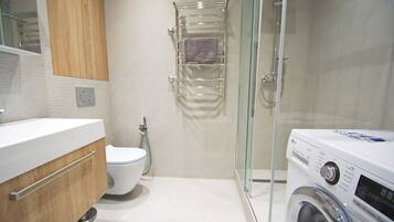 Deluxe Apartment, Balcony, City View | Bathroom | Free toiletries, hair dryer, towels, soap