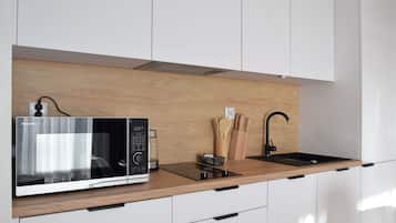 Studio Suite | Private kitchenette | Electric kettle