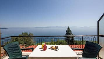 Comfort Apartment, Sea View | Desk, soundproofing, free WiFi