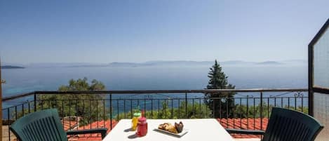 Comfort Apartment, Sea View | Desk, soundproofing, free WiFi