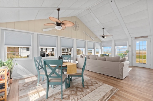 Cozy Sunrise Waterfront 2-bedroom Cottage & Dock. Serene Point Lookout/Scotland