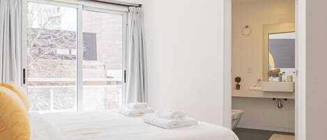 Apartment (C) | 1 bilik tidur, meja, ruang kerja komputer riba, seterika/papan seterika