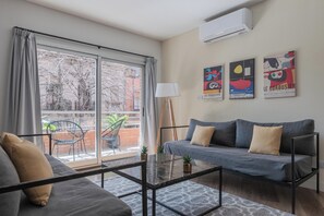 Apartment (B) | Living area | TV