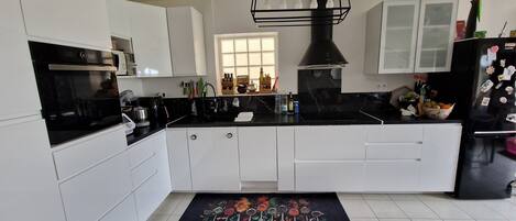 微波炉、烤箱、炉灶、洗碗机