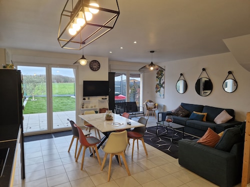 Maison calme avec jardin, vue champs et bois