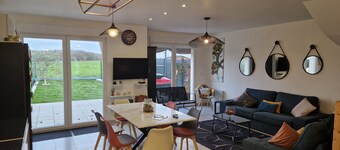Quiet house with garden, view of fields and woods