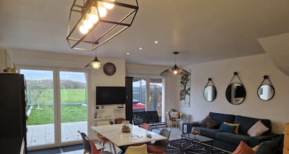 Quiet house with garden, view of fields and woods