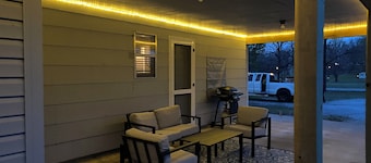 Cozy 2 bedroom unit close to Route 66, Joplin, and Downstream Casino