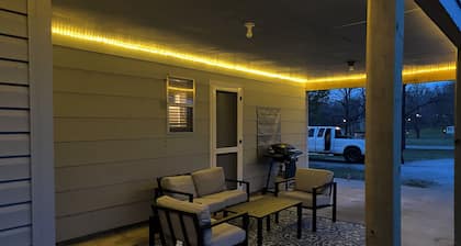 Cozy 2 bedroom unit close to Route 66, Joplin, and Downstream Casino