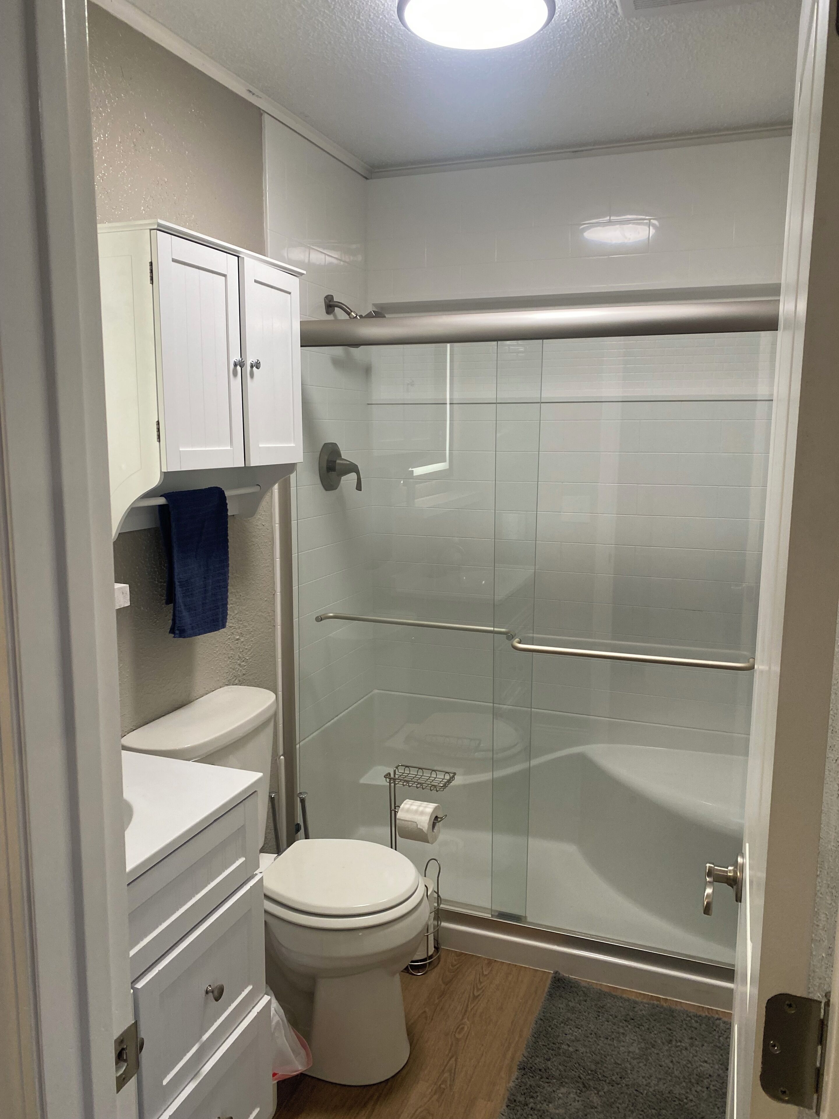 Suihku, pyyhkeet, vessapaperi