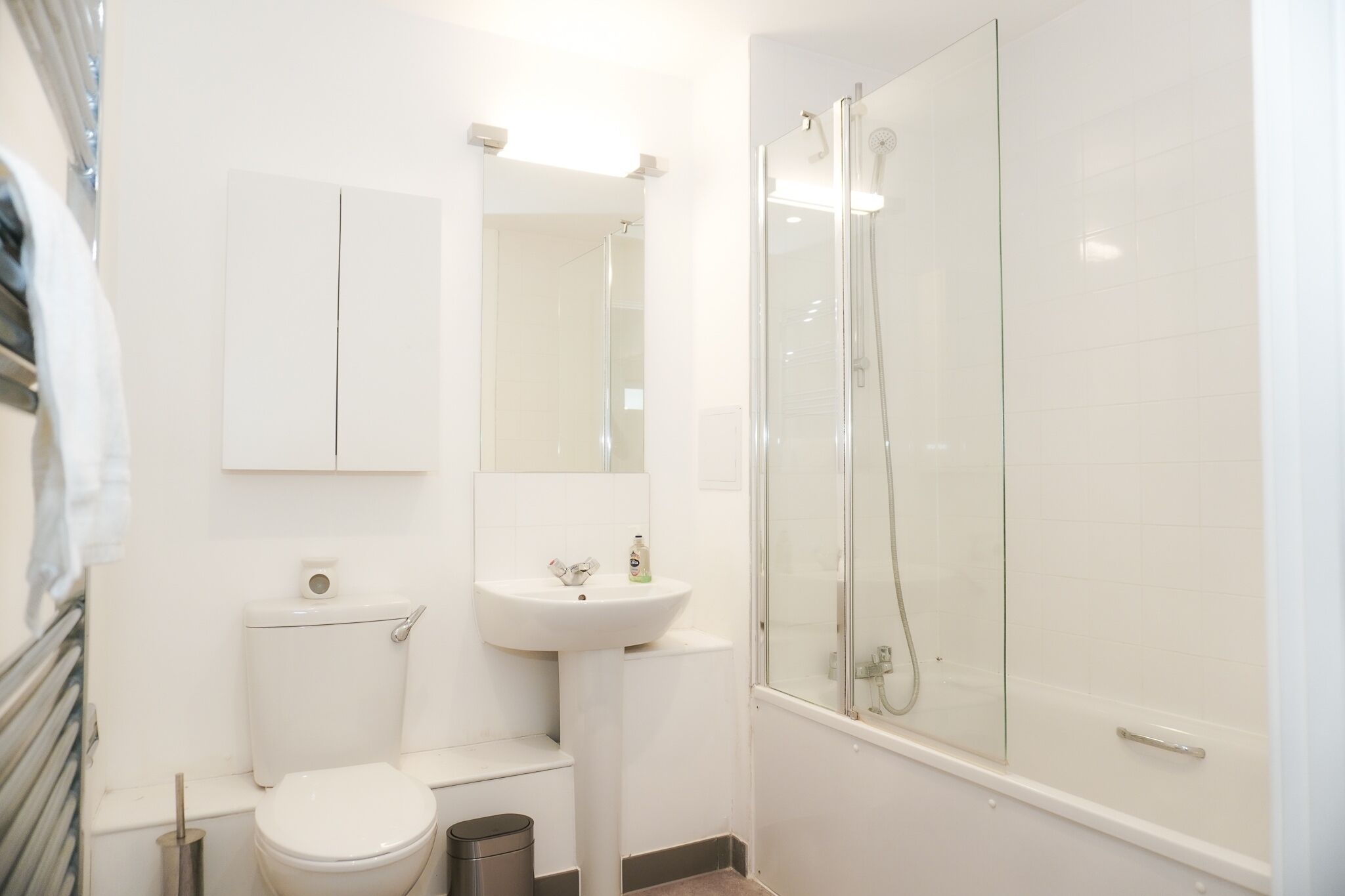 Apartment | Bathroom | Combined shower/bathtub, deep-soaking bathtub, towels