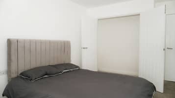 Apartamento | 2 quartos, Wi-Fi de cortesia, roupa de cama