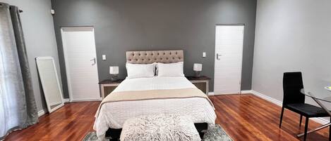 1 slaapkamer, een strijkplank/strijkijzer, wifi, beddengoed