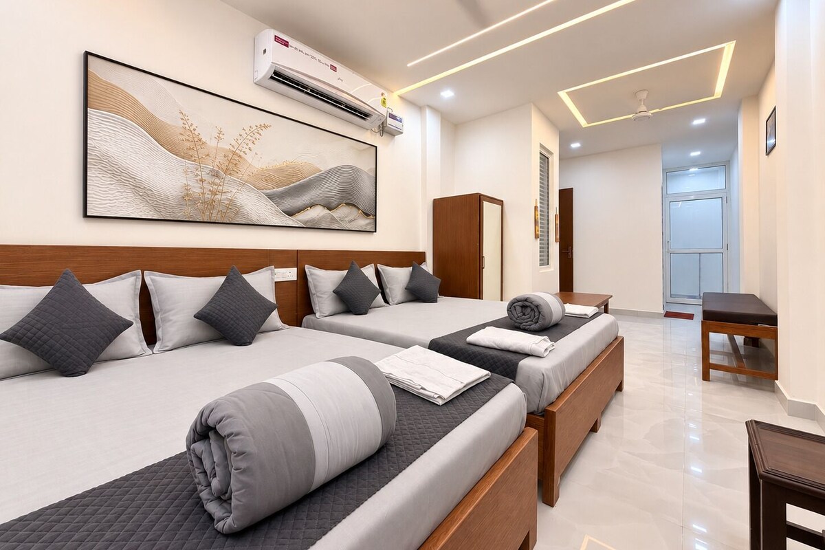 Family Room | Hypo-allergenic bedding available, desk, laptop workspace, soundproofing