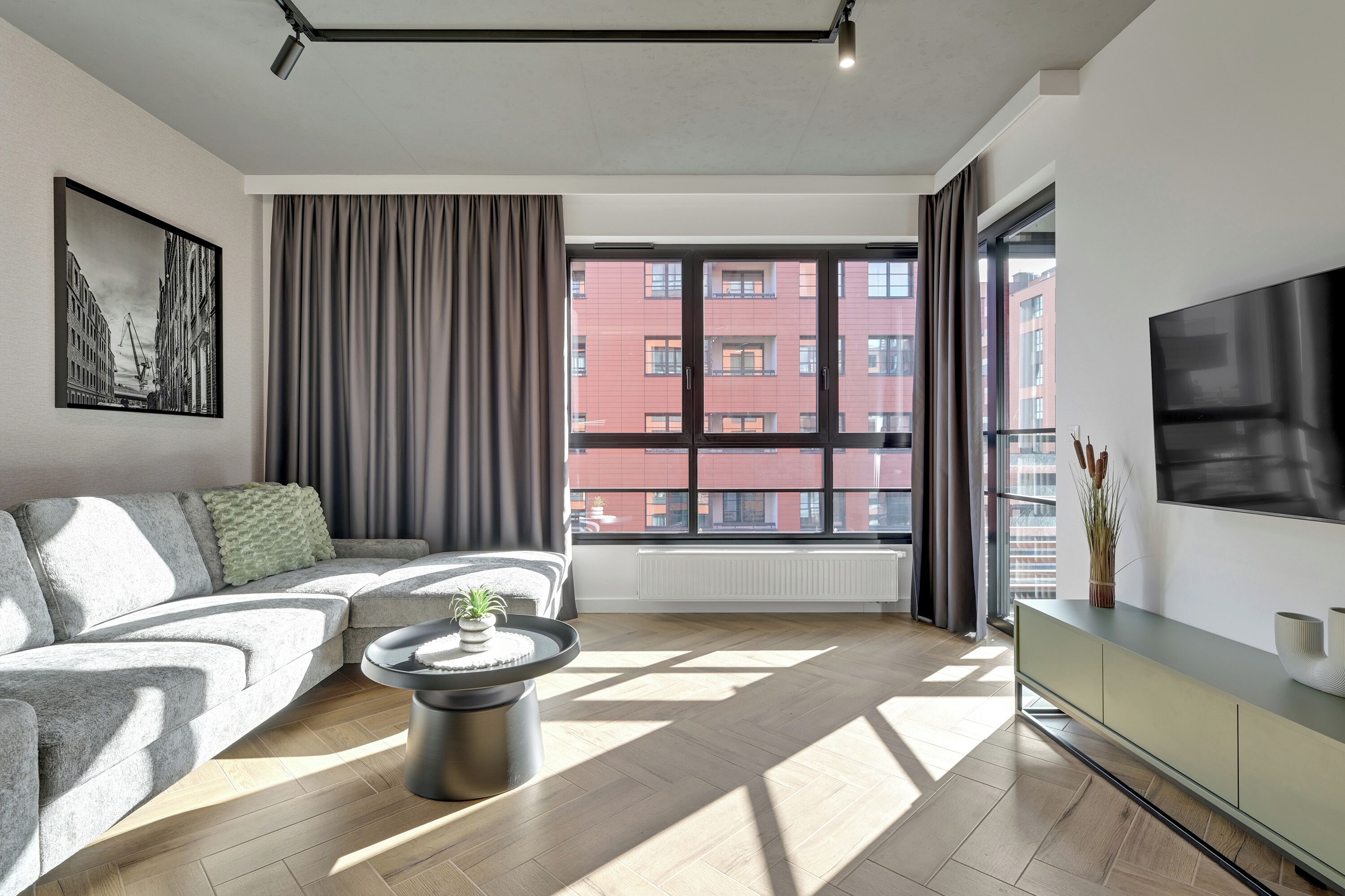 Deluxe-huoneisto | Yksilöllisesti sisustettu, yksilöllisesti kalustettu