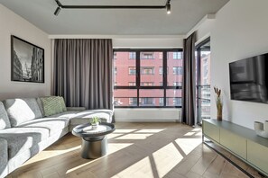 Deluxe Apartment | Individually decorated, individually furnished, iron/ironing board - Apartamenty Doki Living Q4Apartments (Gdansk)