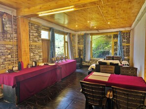Restaurant - Crystal Mountain Jibhi (Banjar)