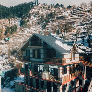 Front of property - Crystal Mountain Jibhi (Banjar)