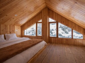 Habitación cuádruple estándar, vista a la montaña | Wifi gratis 