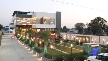 المنشأة من الخارج