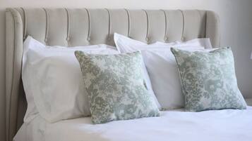 House | 4 bedrooms, iron/ironing board, free WiFi, bed sheets