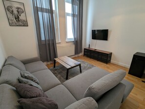 Smart TV - Charming city apartment in the Goetheviertel I for up to 4 people (Bremerhaven)
