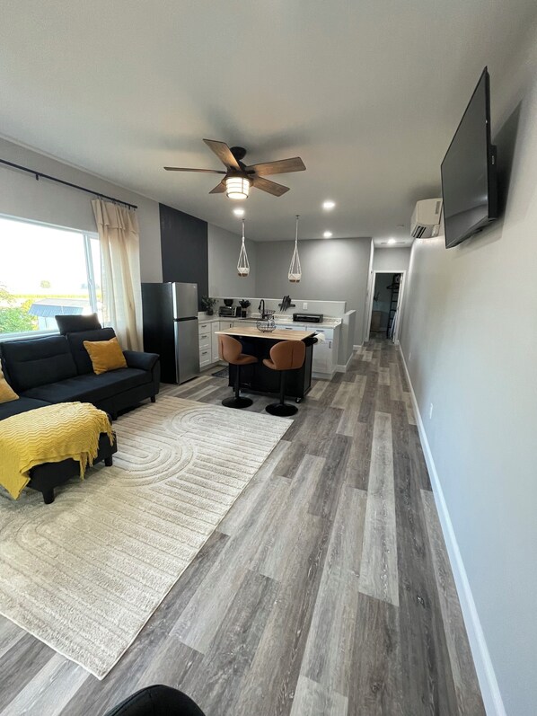 Interior - Clean/private 1-bedroom with 1 car garage in beautiful Twin Falls (Twin Falls)