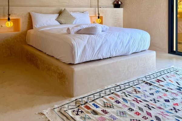 Deluxe Suite | WiFi (free), bed sheets