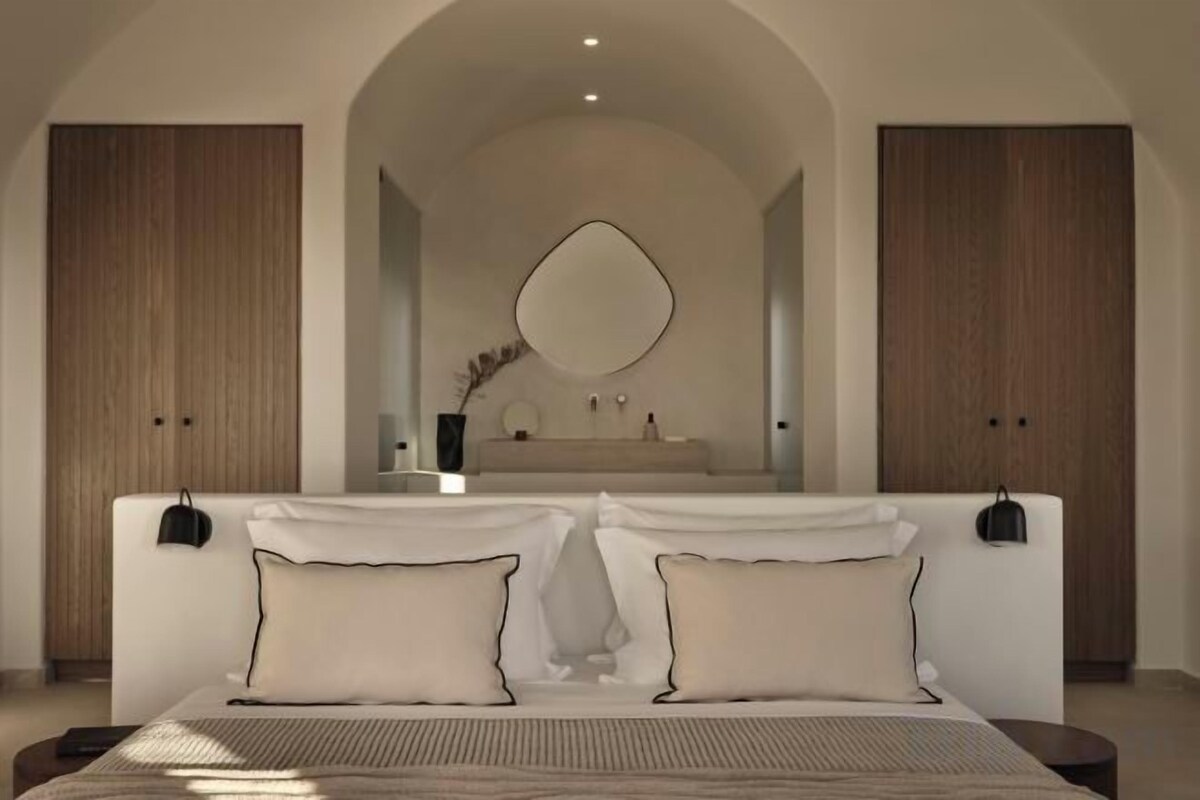 1 bedroom, premium bedding, minibar, in-room safe