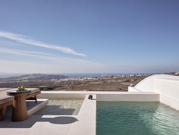 Honeymoon Suite Heated Pool, Sea View | Private pool