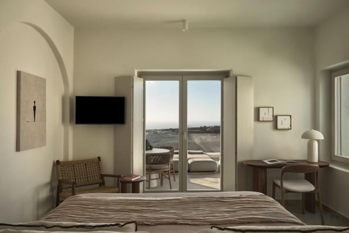 1 bedroom, premium bedding, minibar, in-room safe