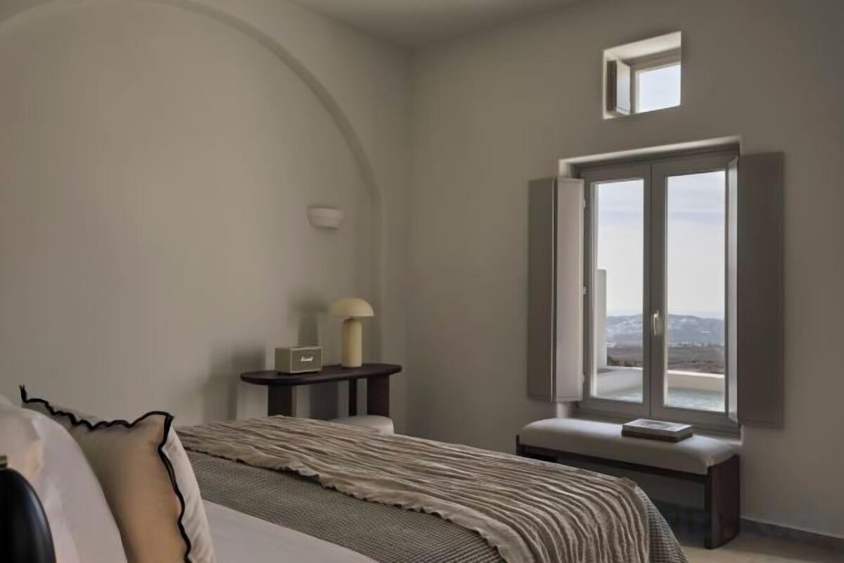 1 bedroom, premium bedding, minibar, in-room safe