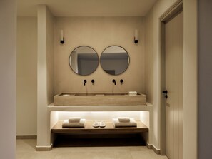 Honeymoon Suite Heated Pool, Sea View | Bathroom | Shower, hair dryer, slippers, towels - Ark (Santorini)