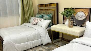 2 bedrooms, iron/ironing board, WiFi