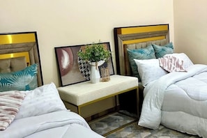 2 bedrooms, iron/ironing board, WiFi