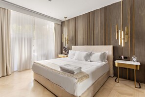 In-room safe, iron/ironing board, free WiFi, bed sheets - FIVE The Palm Jumeirah (Dubai)