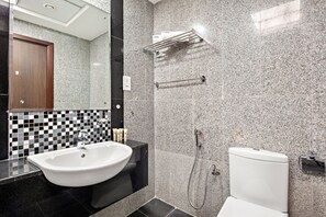 Dusche, Haartrockner, Handtücher