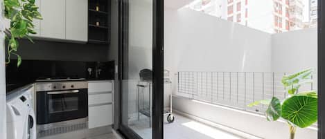 Deluxe Apartment, Balcony, City View | Private kitchen