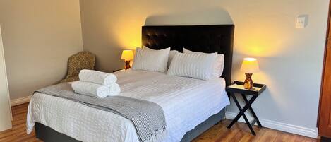 1 slaapkamer, een strijkplank/strijkijzer, wifi, beddengoed