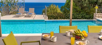 Villa Dinos With Swimming Pool