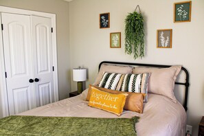 2 bedrooms, iron/ironing board, WiFi